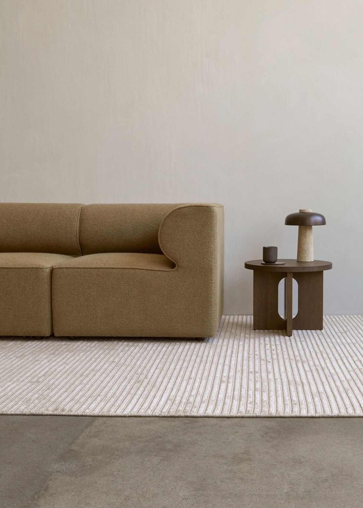 Androgyne Side Table Ø50 Walnut