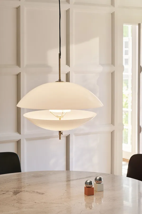 Clam Pendant White/ Brass Ø55