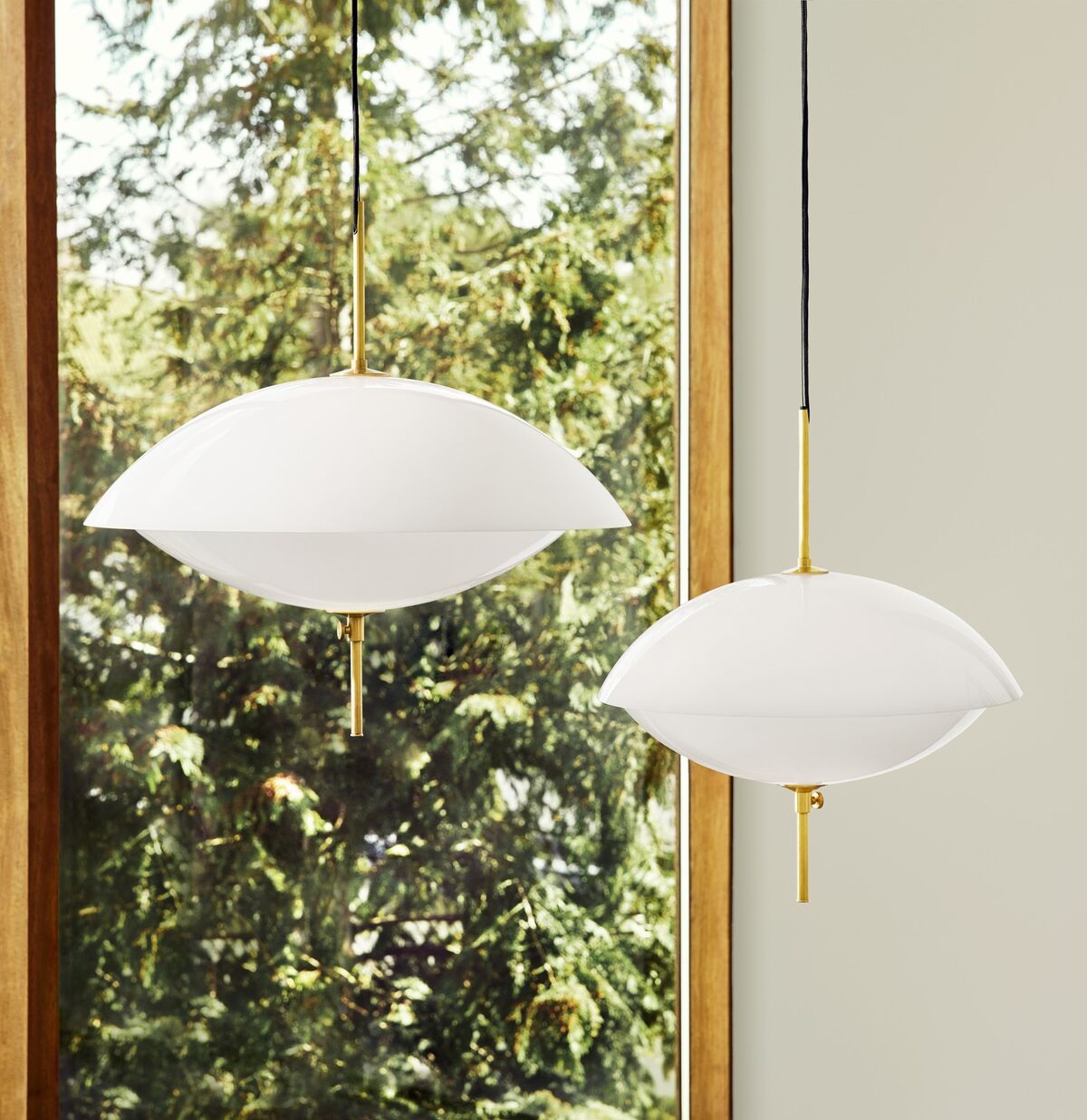 Clam Pendant White/ Brass Ø44