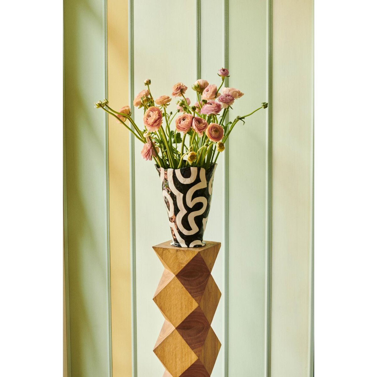 Jessica Hans Shadow Vase Black/ White