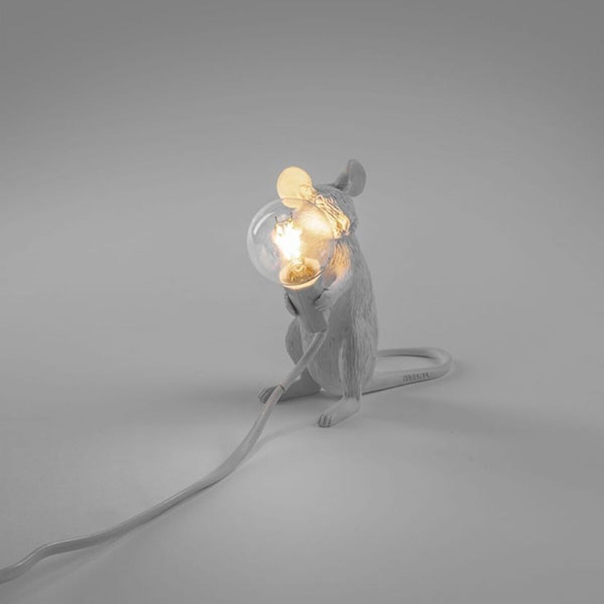 Mouse Mac Zittende Tafellamp Wit