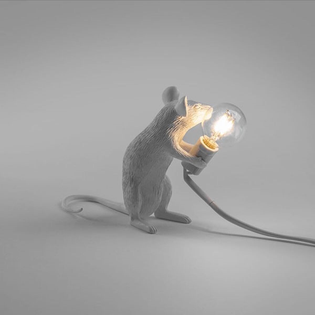 Mouse Mac Zittende Tafellamp Wit