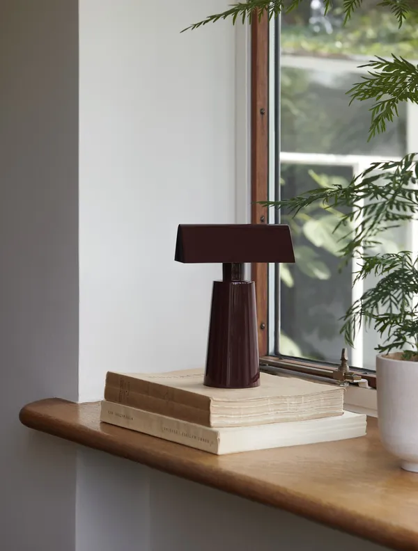 Caret MF1 Tischlampe Tragbar Dunkles Bordeaux