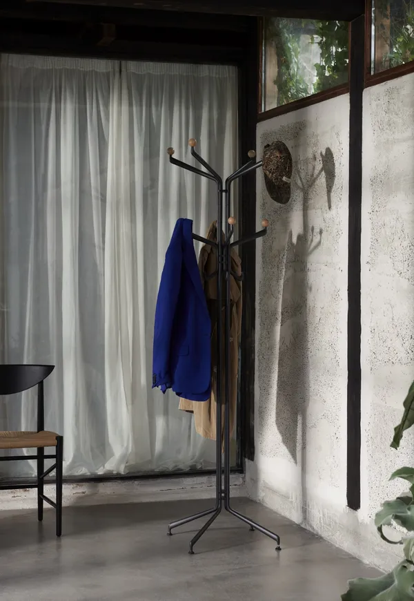 Capture SC77 Coatstand Graphite/Eg