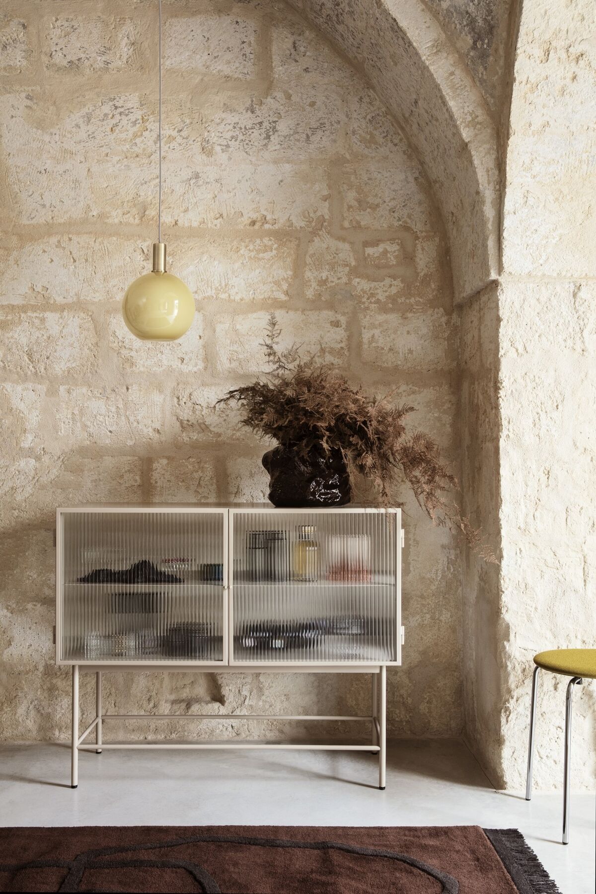 Haze Sideboard Geripptes Glas Schwarz
