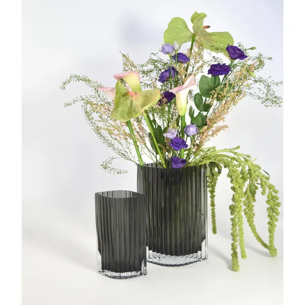 FOLIUM Vase 20 cm Sort