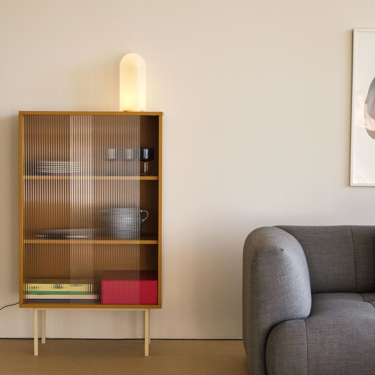 Gekleurde Dressoir met Glazen Deurtjes Hoog Geel