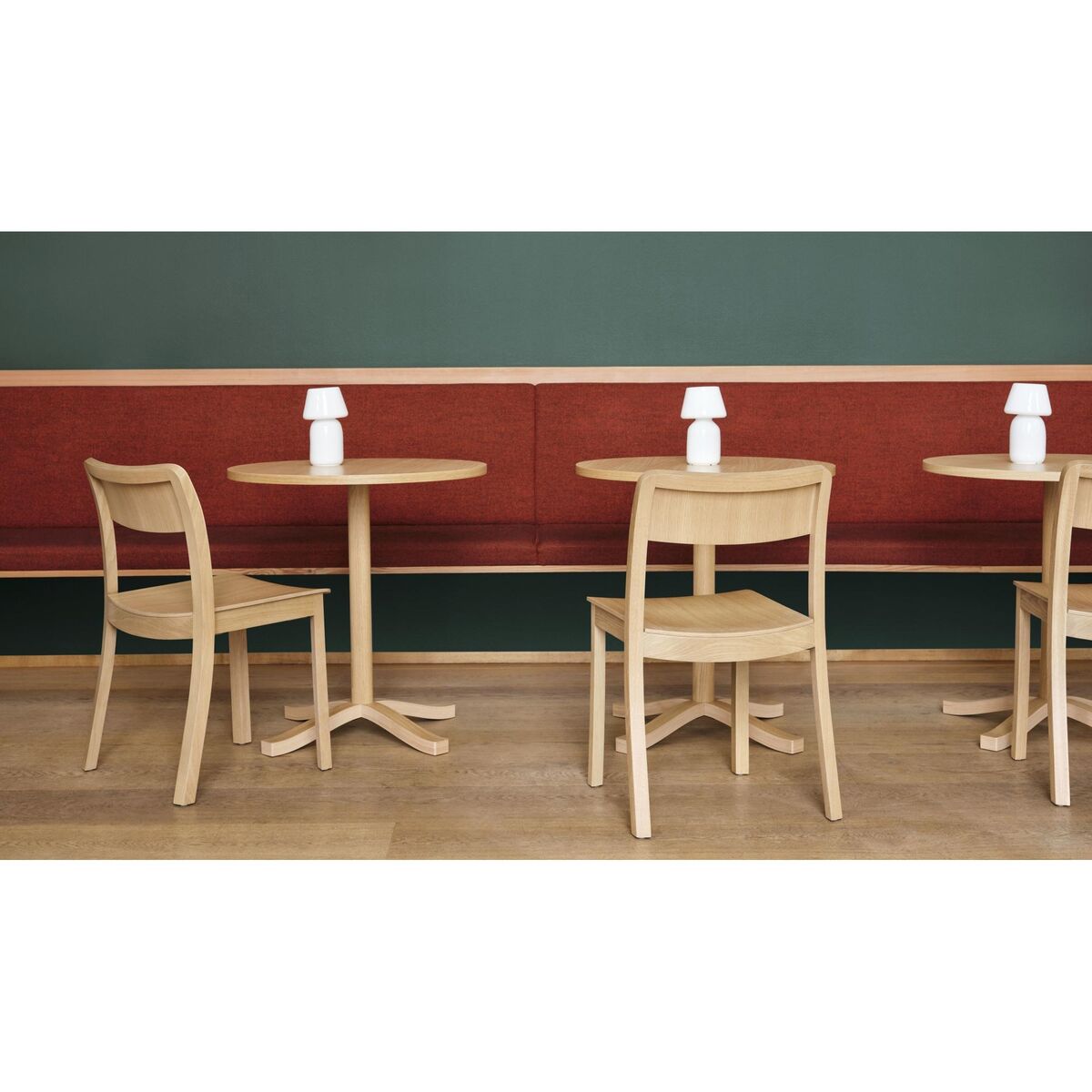Pastis Bord Ø70 x H74 Lakeret Egetræ