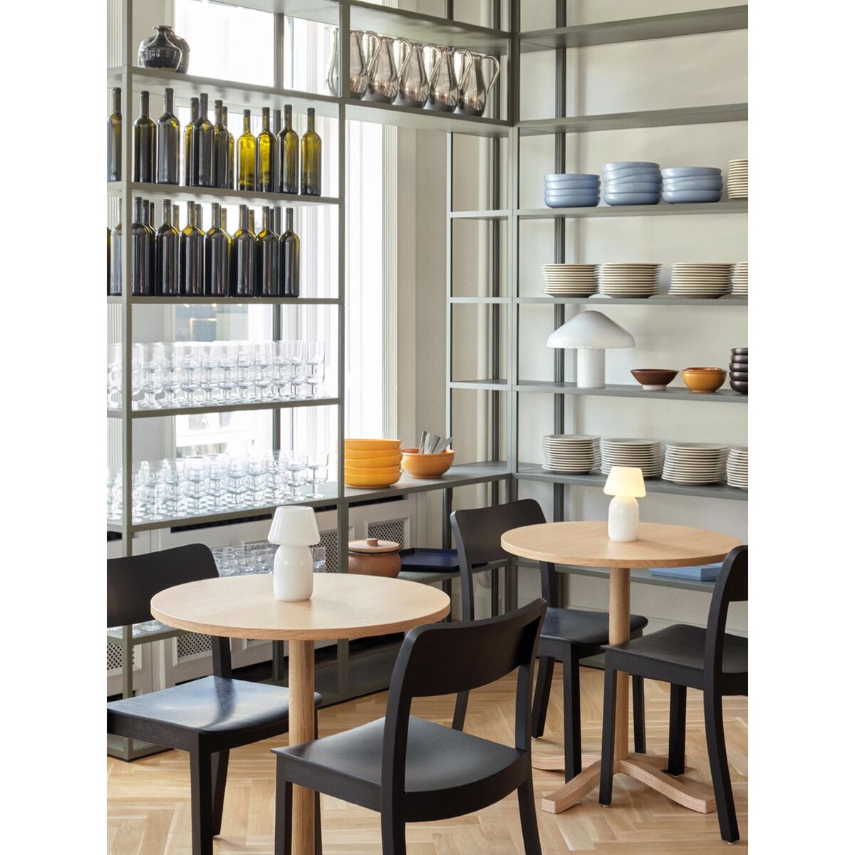 Pastis Bord Ø70 x H74 Lakeret Egetræ