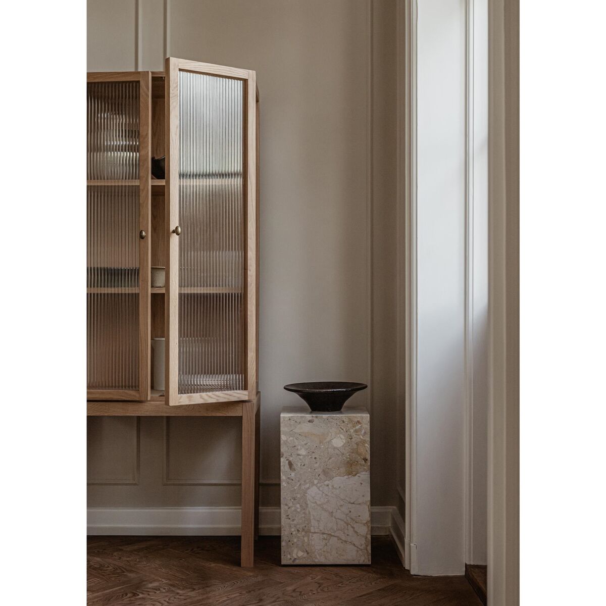 Plinth Couchtisch Hoch Kunis Breccia Marmor