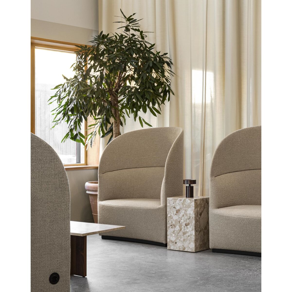 Plinth Couchtisch Hoch Kunis Breccia Marmor
