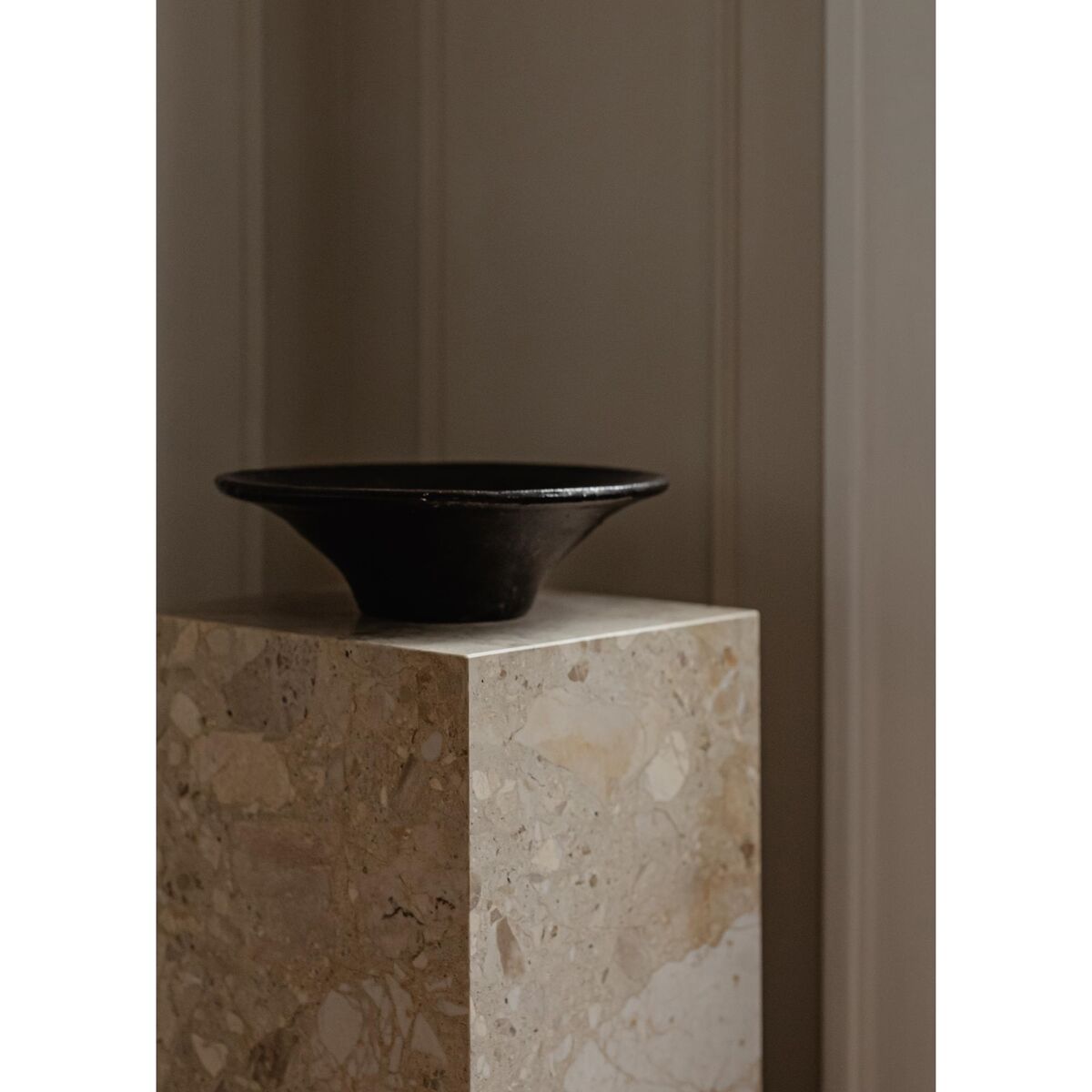 Plinth Couchtisch Hoch Kunis Breccia Marmor