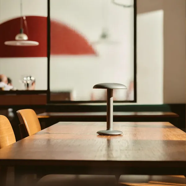 Gustave Transportabel Bordlampe Rå Aluminium 2700K