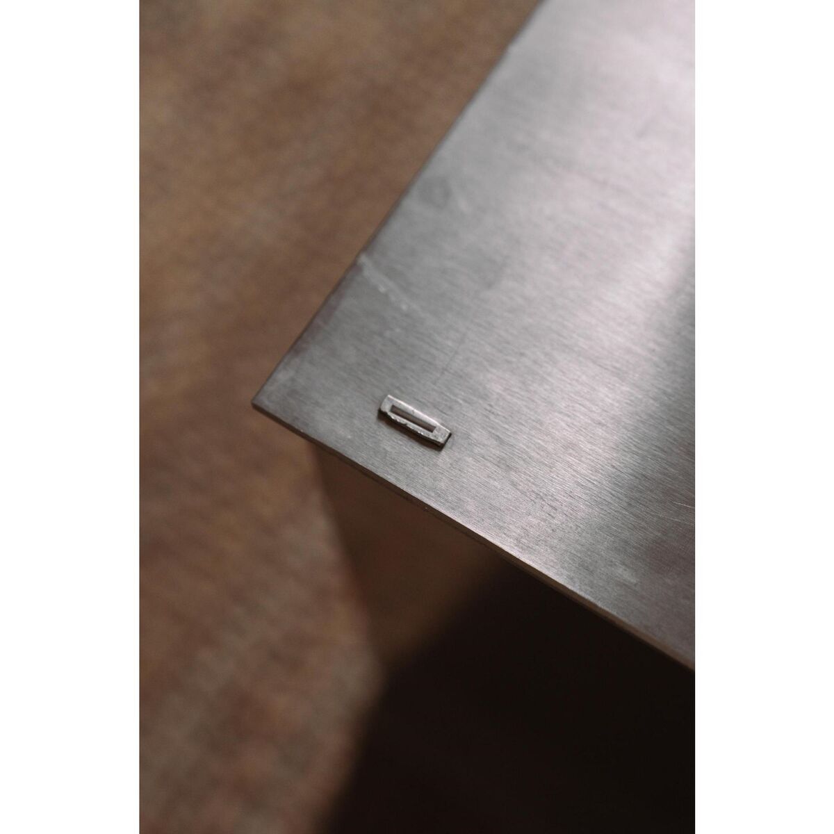 Rivet Box Sidebord i Aluminium