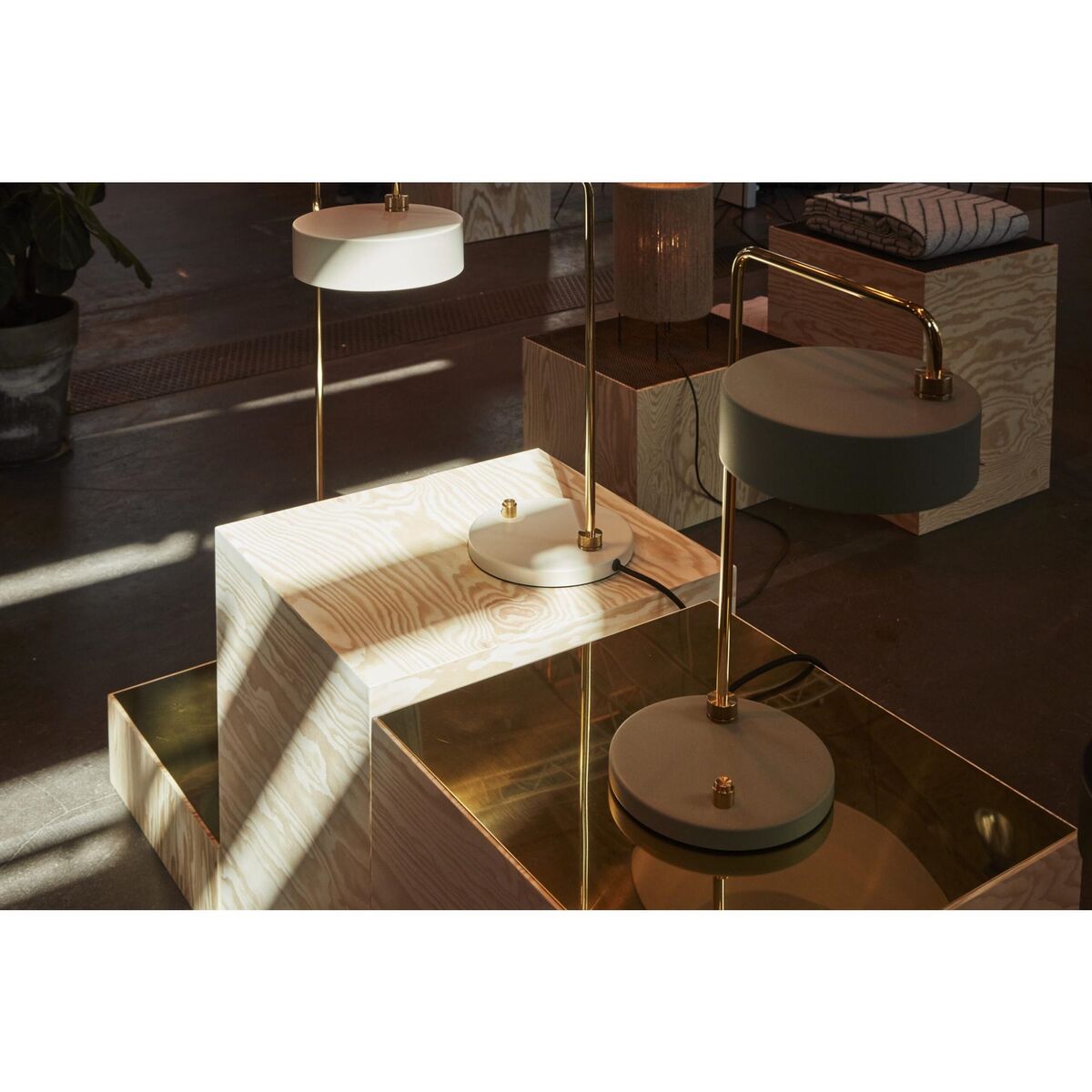 Petite Machine Table Lamp 01 Black