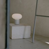 Karl-Johan Transportable Lampe Hellgrau