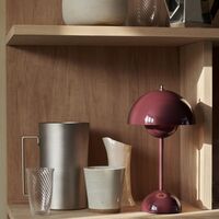 Flowerpot VP9 Tragbare Lampe, Dunkle Pflaume