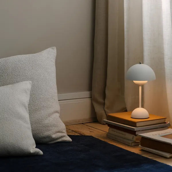 Flowerpot VP9 Portable Lamp Matt White