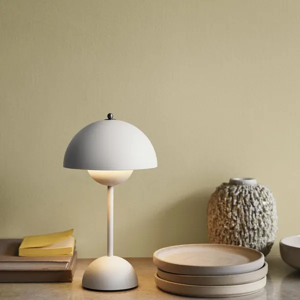 Flowerpot VP9 Portable Lamp Matt White
