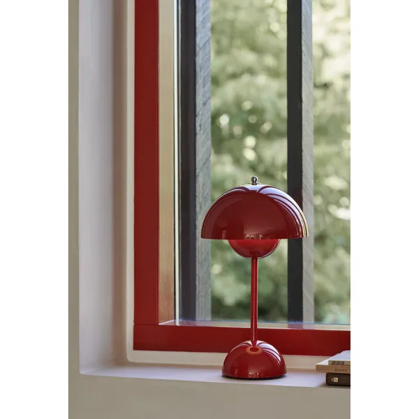 Flowerpot VP9 Portable Lamp Vermilion Red