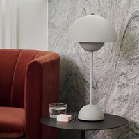 Flowerpot VP3 Bordlampe Poleret Messing