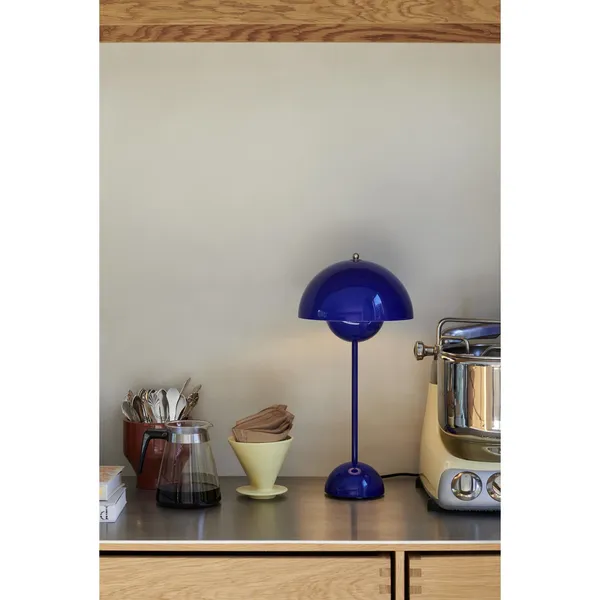 Flowerpot VP3 Table Lamp Tangy Pink