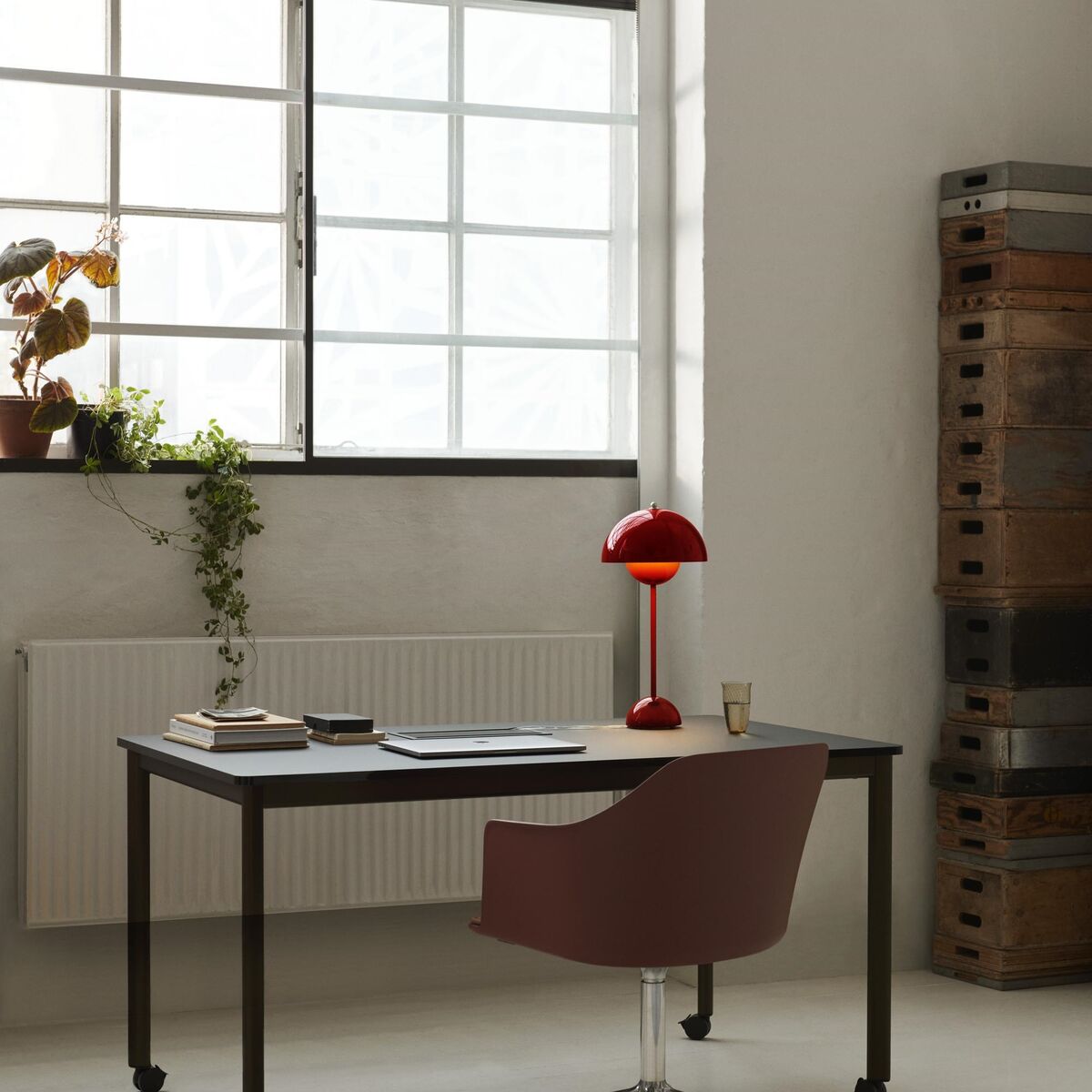 Lámpara de Mesa Flowerpot VP3 , Color Rojo Bermellón