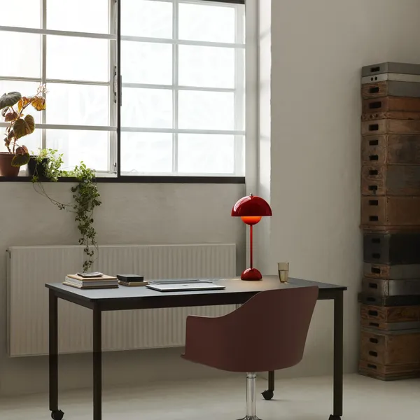 Flowerpot VP3 Table Lamp Vermilion Red