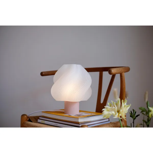 Crème Atelier Soft Serve Regular Table Lamp Wild Strawberry