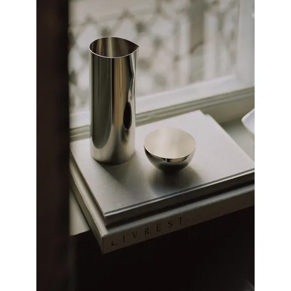 Pleat Pitcher