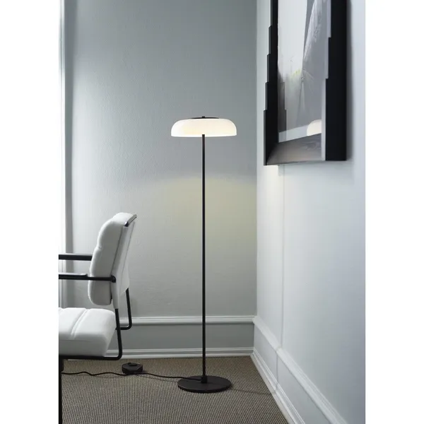 Blossi Gulvlampe Sort/ Opal Hvit