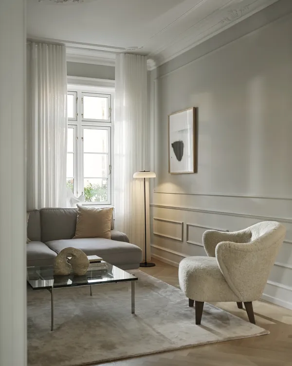 Blossi Gulvlampe Sort/Opal Hvid