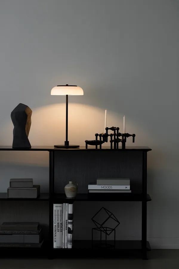 Blossi Bordlampe Sort & Opal
