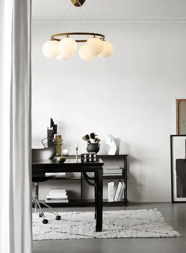 Miira 6 Circular Lysekrone Mørk Bronze/Opal Hvid