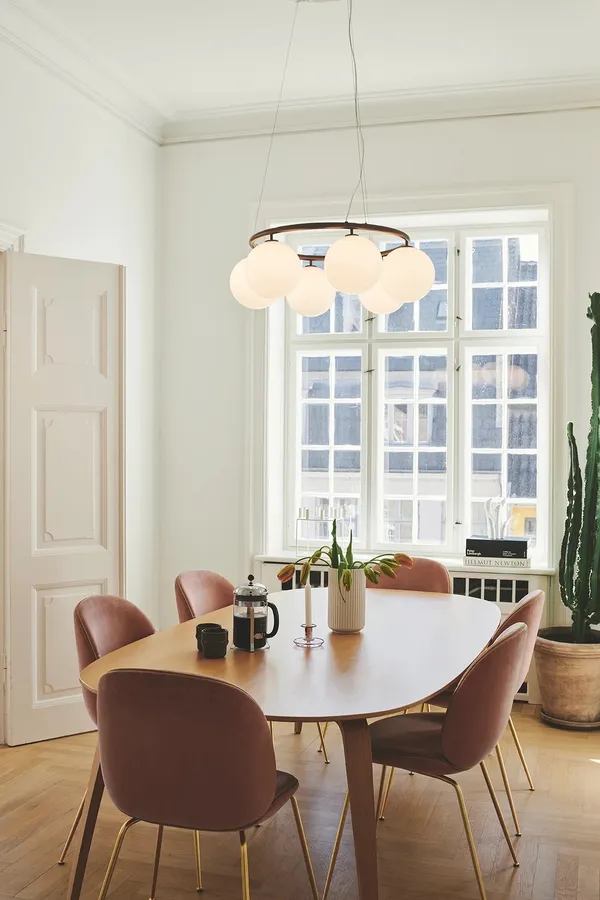 Miira 6 Circular Lysekrone Mørk Bronze/Opal Hvid