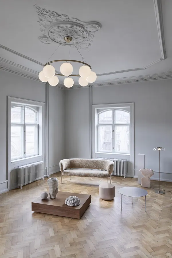 Miira 8 Circular Chandelier Brass/Opal