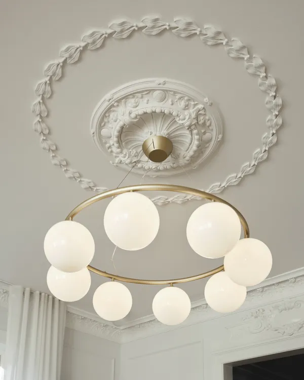 Miira 8 Circular Lysekrone Messing/Opal