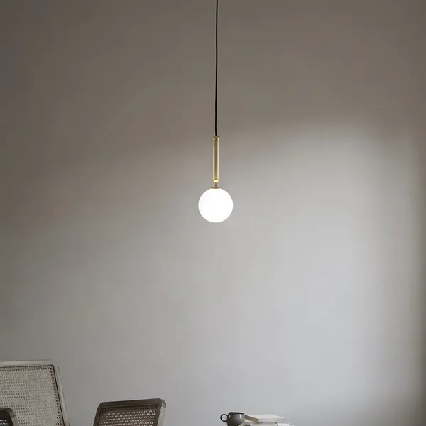 Miira 1 Pendelleuchte Messing & Opalweiß Klein