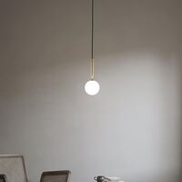 Miira 1 Pendelleuchte Messing & Opalweiß Klein