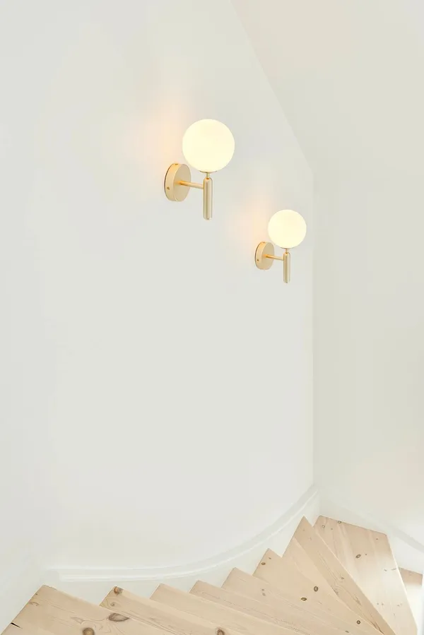 Miira Væglampe Messing/Opal Hvid