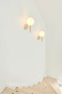 Miira Væglampe Messing/Opal Hvid