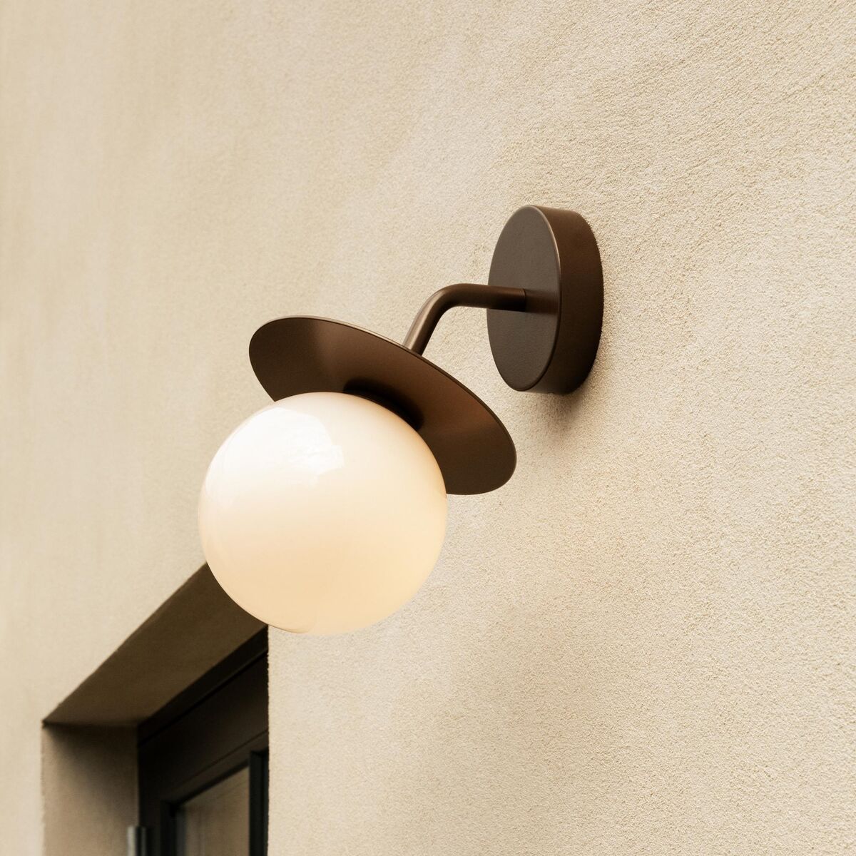 Liila Outdoor Wall Lamp Dark Bronze/Optic Clear
