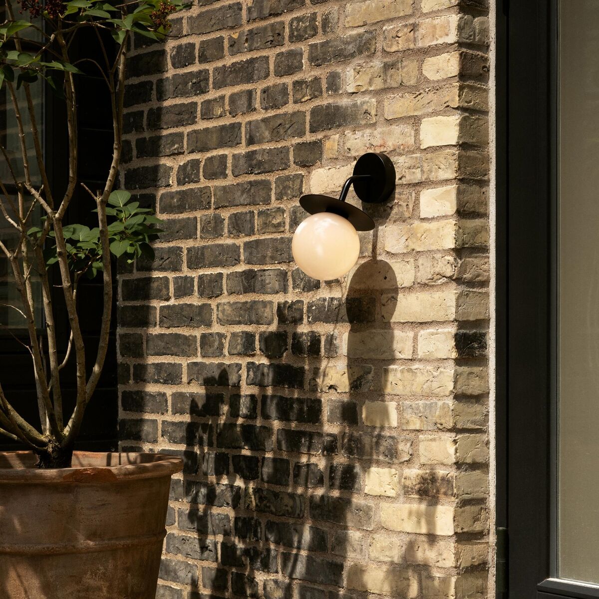 Liila Outdoor Wall Lamp Dark Bronze/Optic Clear