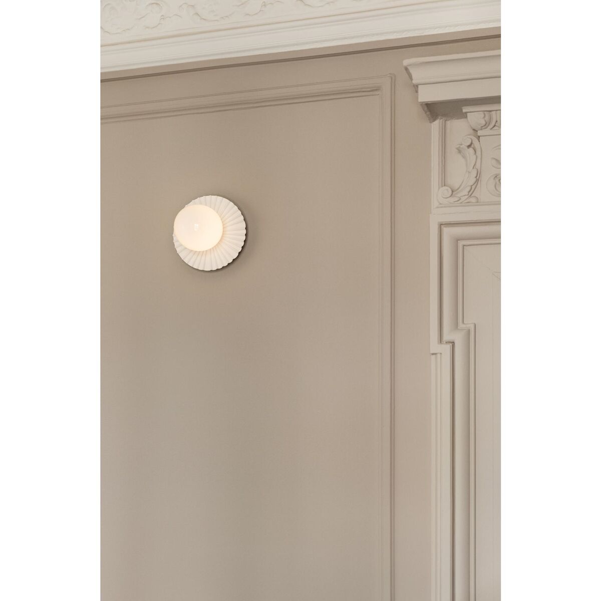 Liila Muuse Wall/ Ceiling Light Small White/Opal