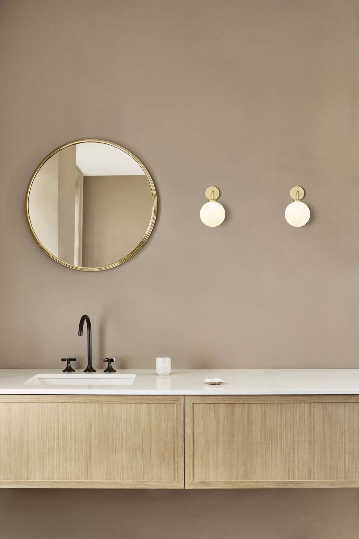 Apiales Wandlamp met Vaste Bedrading, Geborsteld Messing