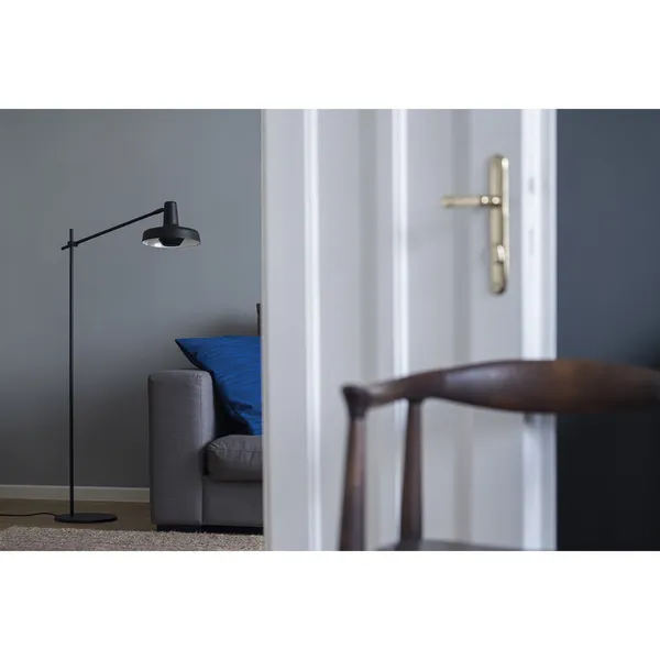 Arigato Floor Lamp Palace Black