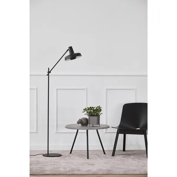 Arigato Floor Lamp Palace Black