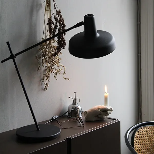 Arigato Bordlampe Kort Sort