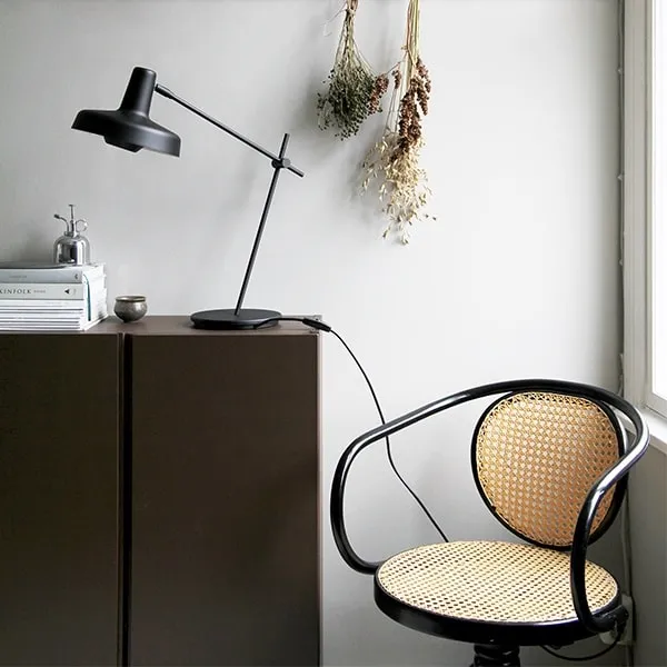 Arigato Bordlampe Kort Sort
