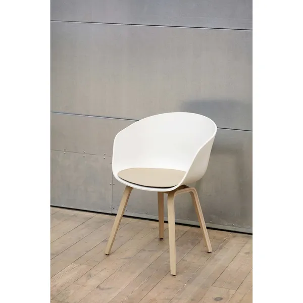 Sedia da pranzo AAC22 con braccioli Noce/crema melange
